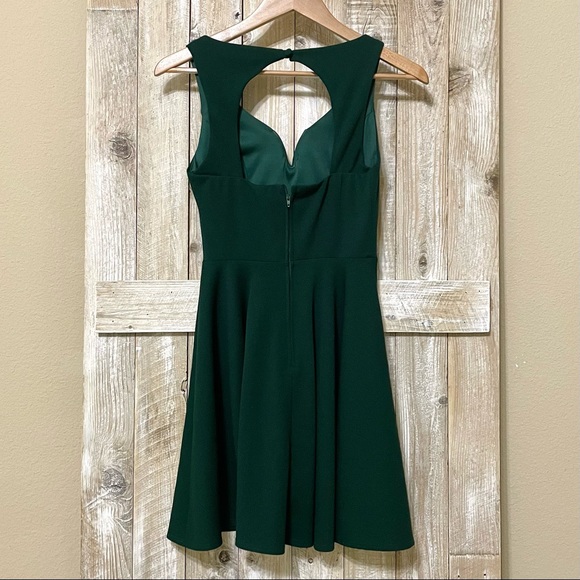 FREE W/ ITEM EQUAL/MORE VALUE Emerald Green Sleeveless A-line Dress - Picture 3 of 8